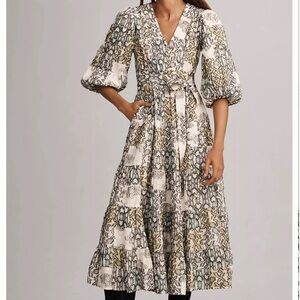 Anthropologie V-Neck Textured Midi dress size Medium